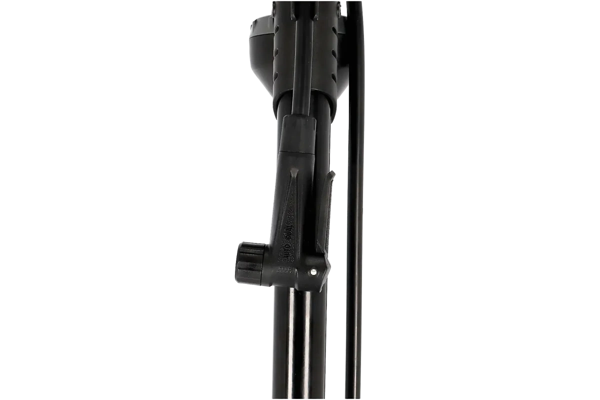 XLC Floor Pump PU-S06 on tukeva ja tehokas jalkapumppu